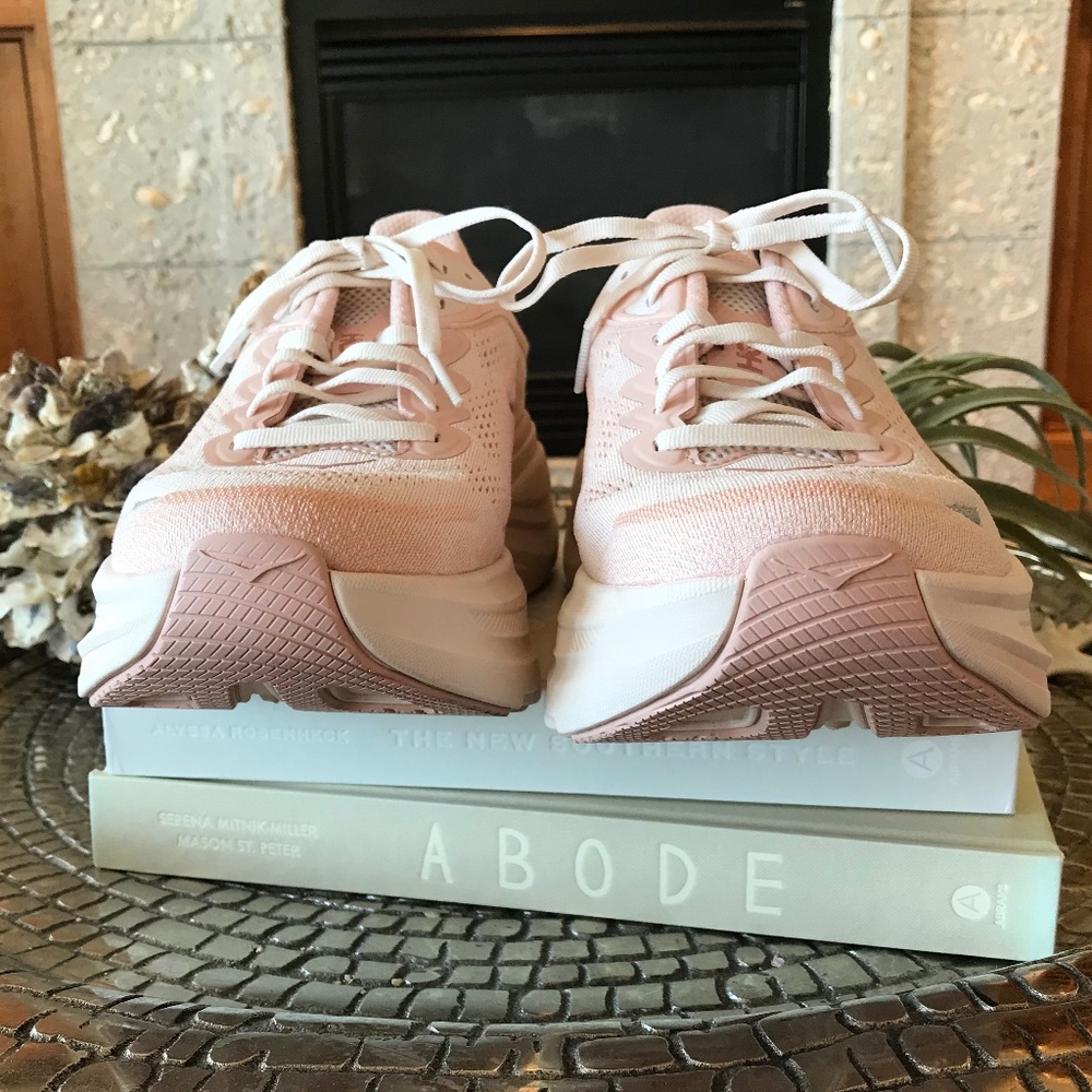 GOING FAST 🔥 HOKA BONDI 9 ROSE LATTE / ROSE CREAM - Picture 3 of 16